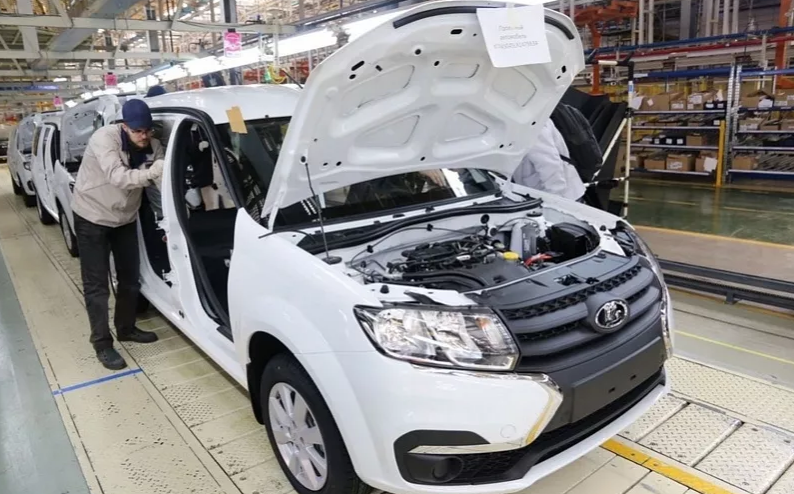 АвтоВаз запустил производство Ларгуса в новой экономичной версии, с запасом хода 1 тыс.км