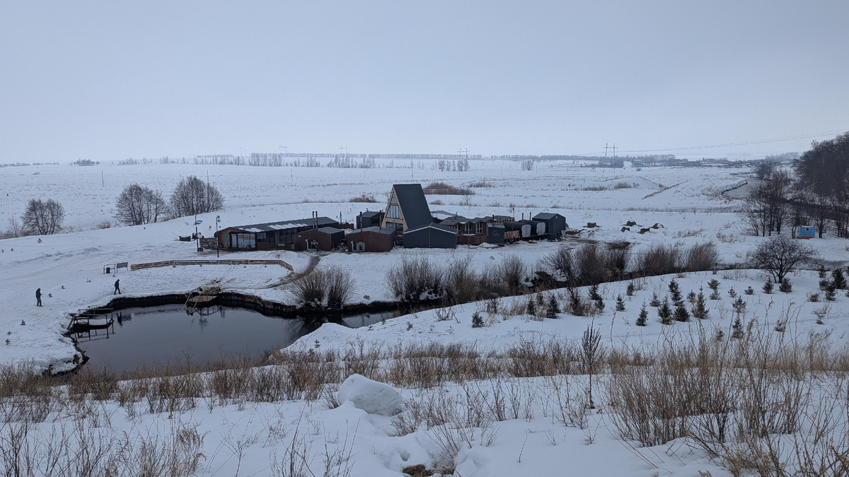 Голубое озеро и одноименный Термы комплекс 