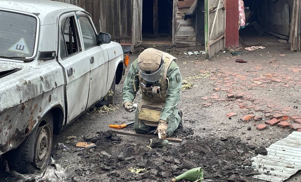    Саперы ВС РФ находят в курском приграничье запрещенные Женевской конвенцией боеприпасы