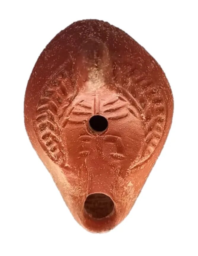 Масляная лампа, украшенная менорой и пальмовой ветвью, известной как лулав. Источник: Ostia Antica Archaeological Park.