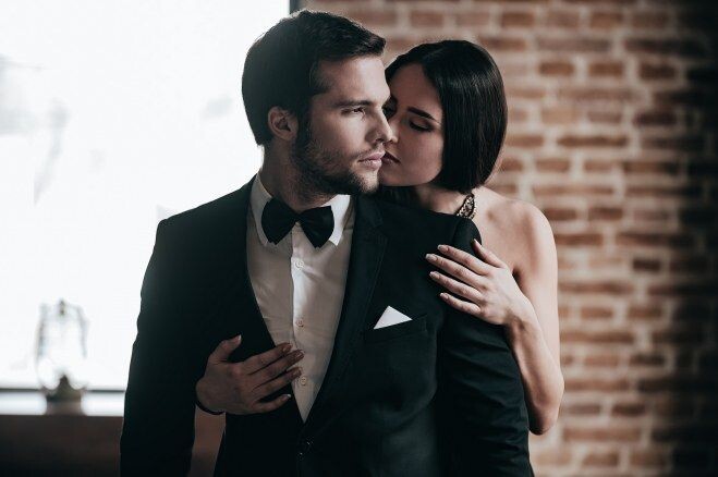 Женщина уважает мужчину за своё мнение