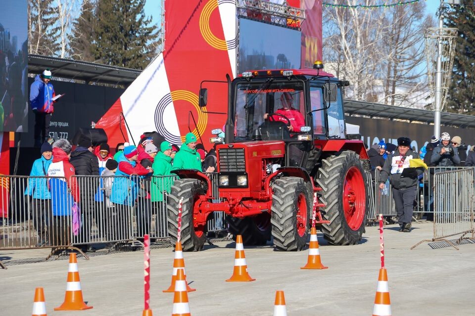    Гонки на тракторах в Барнауле. Источник: Виталий Барабаш