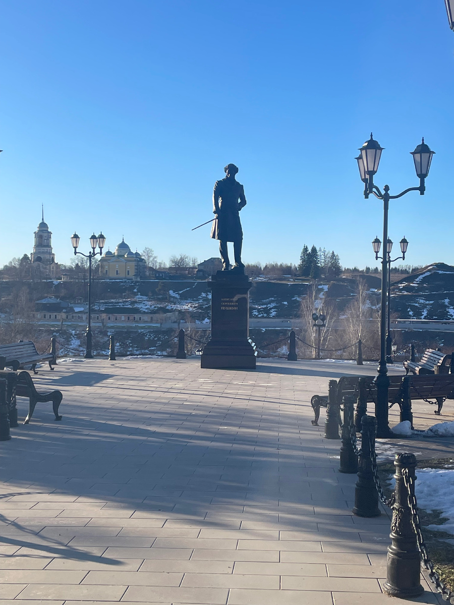 Памятник А.С. Пушкину.Старица. Фото автора.