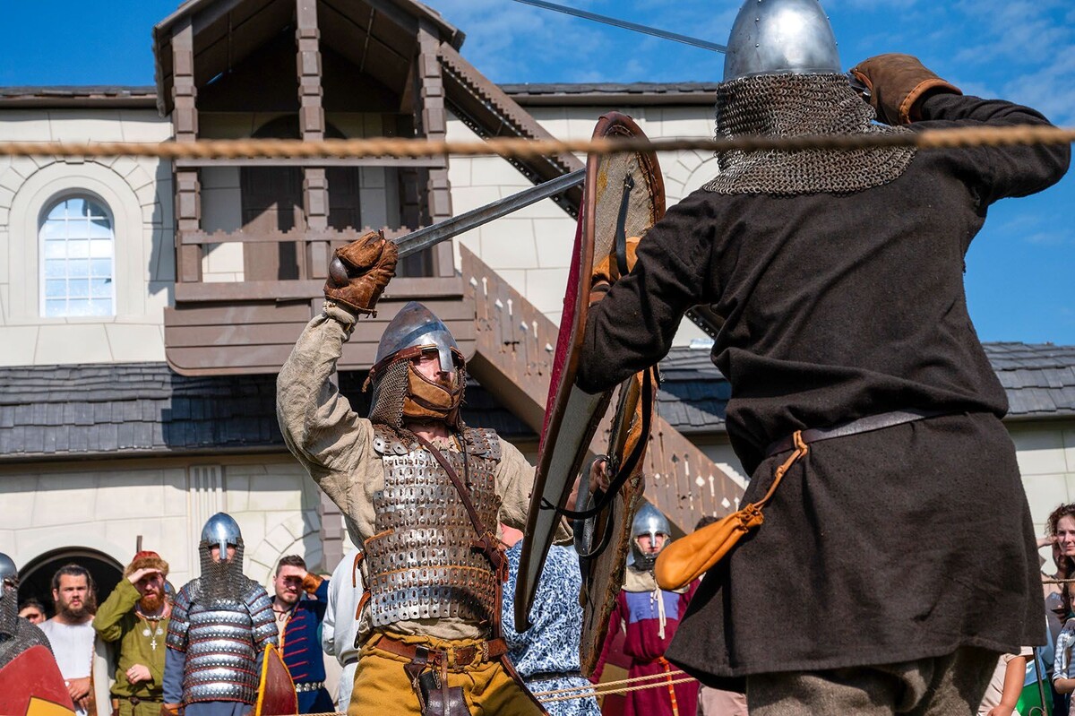    Рыцарский турнир и древние ремесла ждут гостей в кинопарке «Москино»