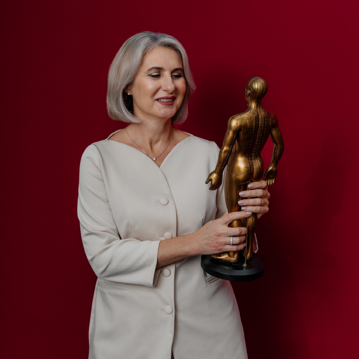 Хестанова Тамара Зауровна-врач-рефлексотерапевт со стажем 25+ лет в лечении иглами
