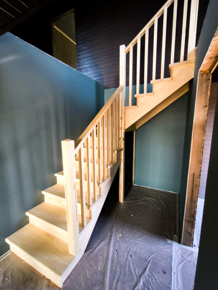 Лестница компании "Верный шаг"