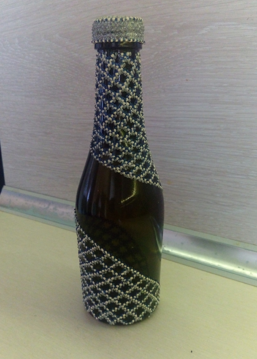 Из-под маленького шампанского.