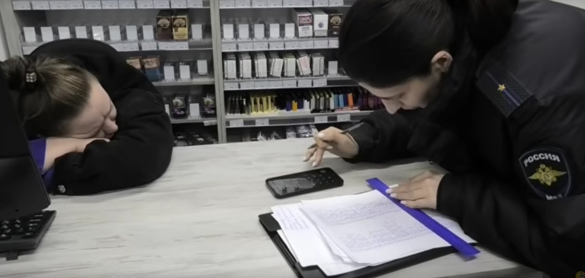 Продавец сигарет решила поспать