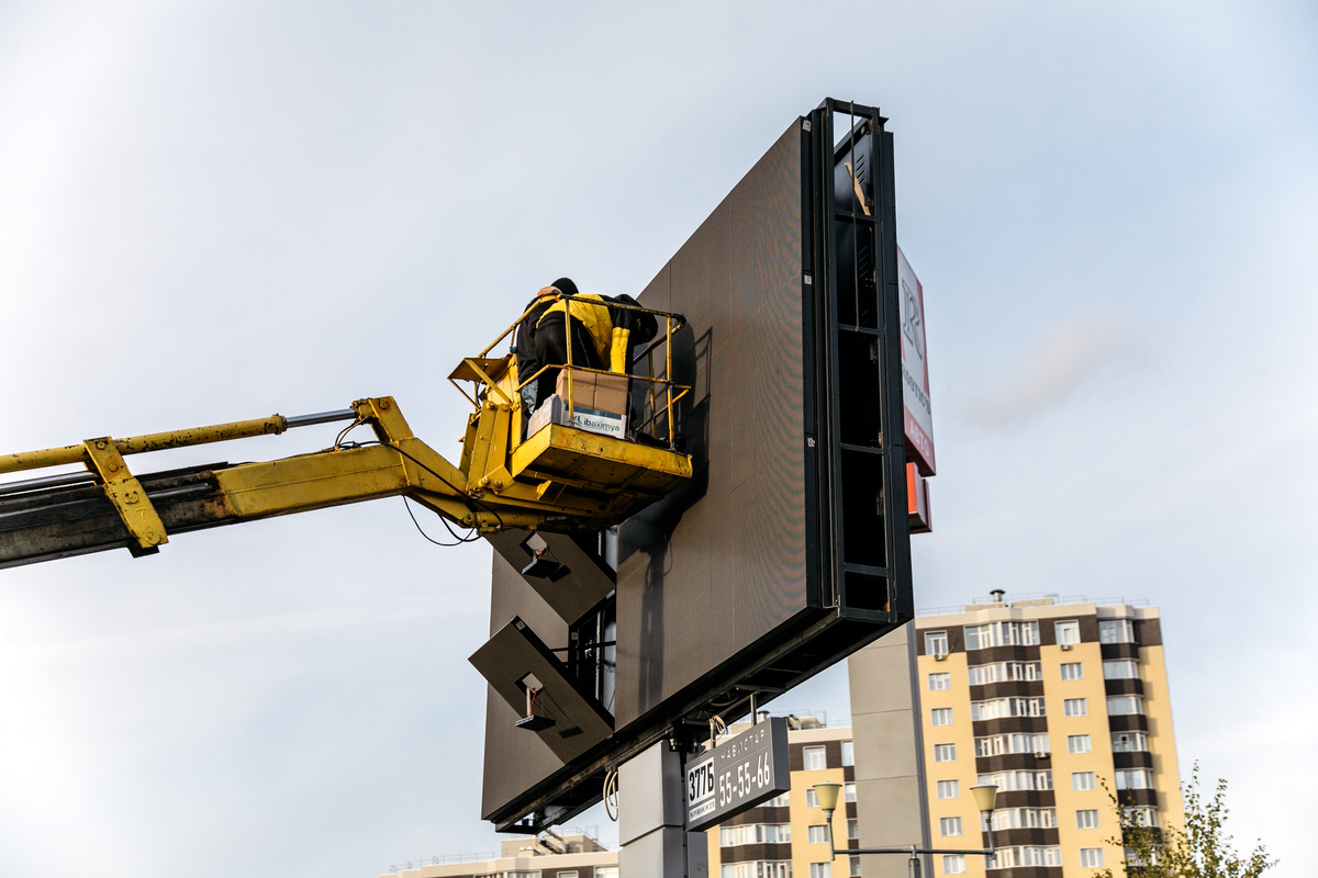    В Сургуте стало меньше незаконных рекламных конструкций на 12 %