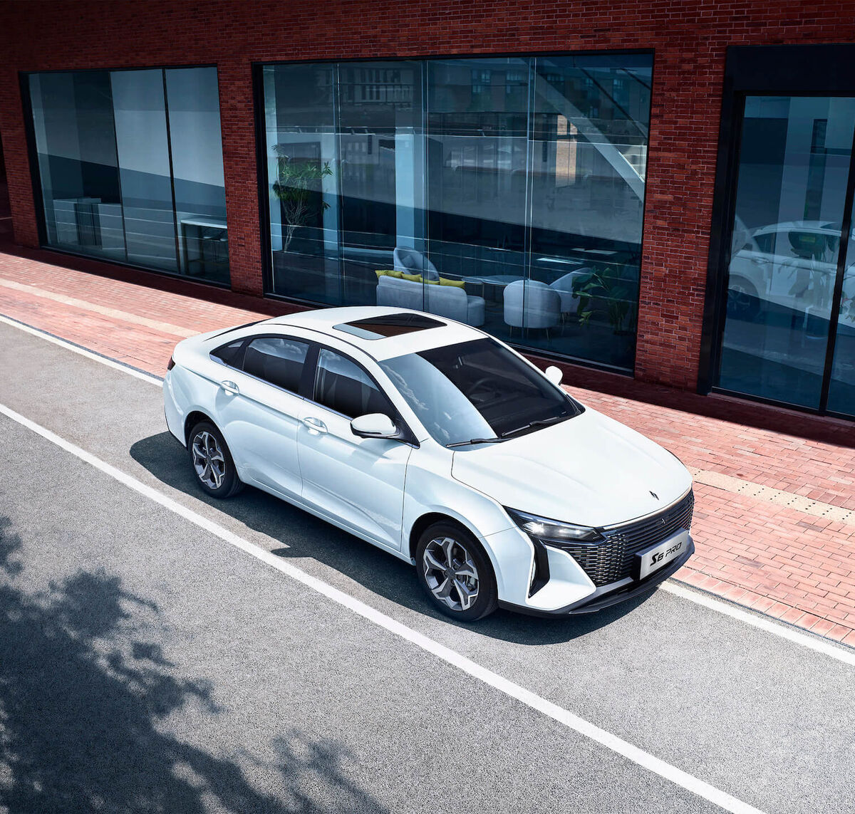 Livan S6                                                               активно пополняется новыми моделями от китайских производителей. В последние месяцы на рынке появились несколько интересных новинок, которые можно приобрести в пределах 3-4 миллионов рублей.