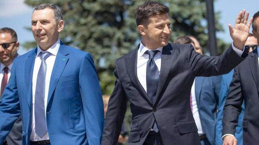    Сергей Шефир (слева) - его считают "кошельком" Владимира Зеленского: именно он прячет его счета и "правильно" оформляет объекты недвижимости "просроченного".