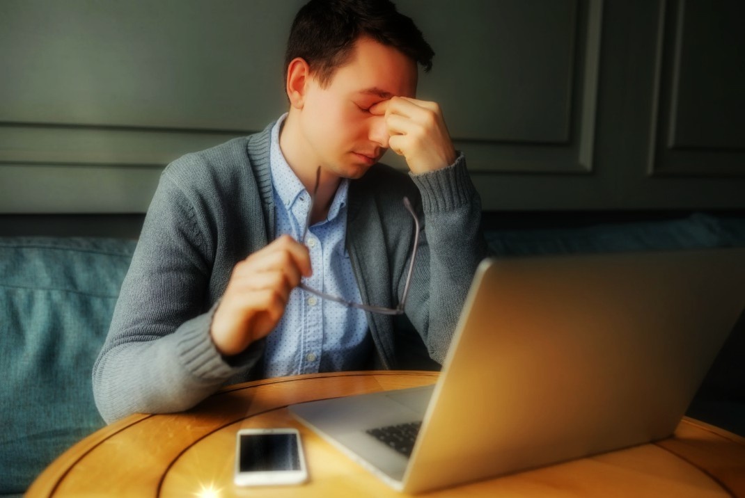 Хроническая усталость – один из тревожных симптомов.
