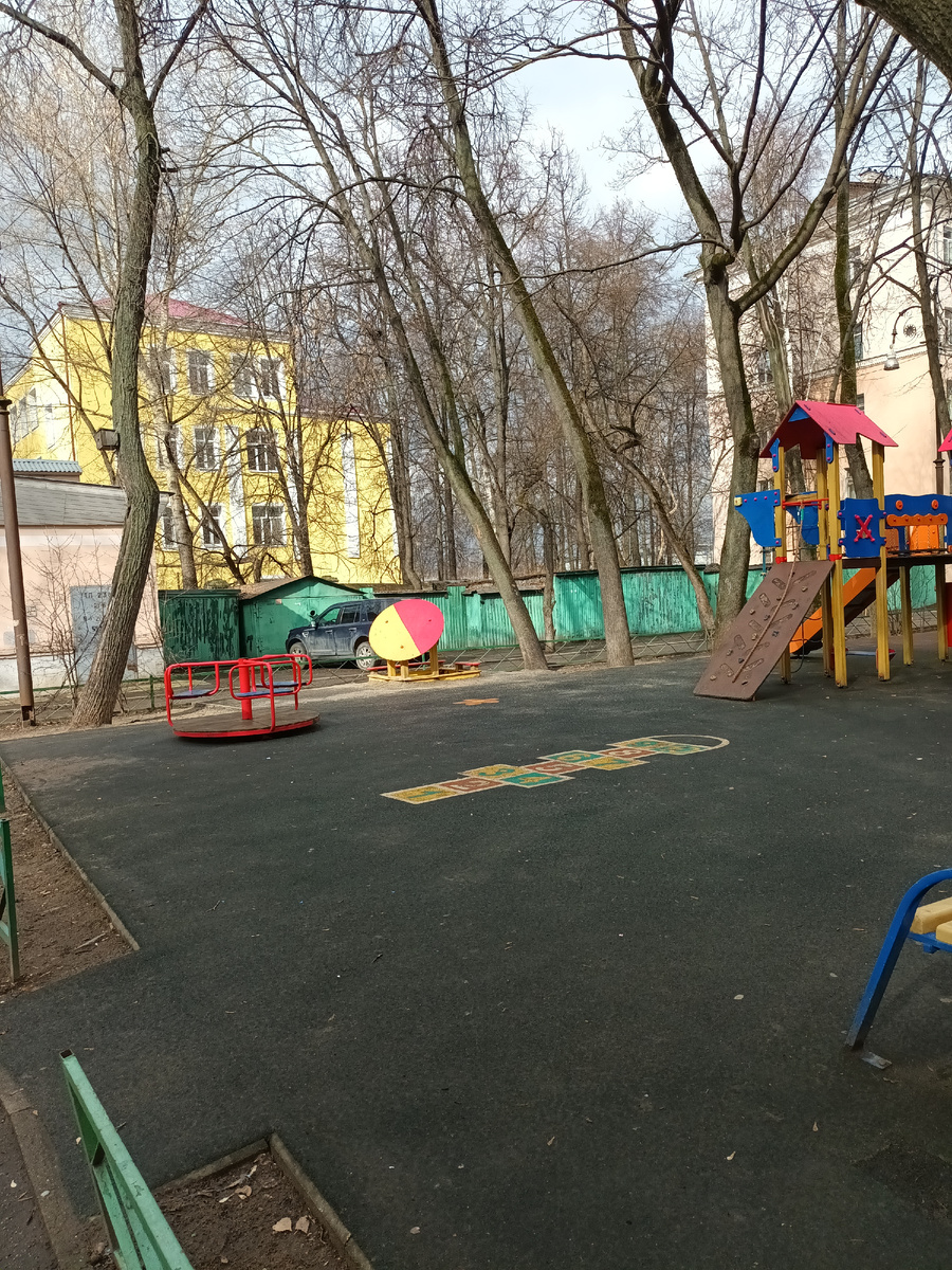 Двор не наш