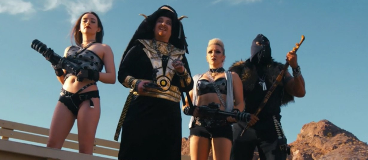 Команда палачей радуется, занимаясь любимым делом - убийствами (с) Кадр из фильма