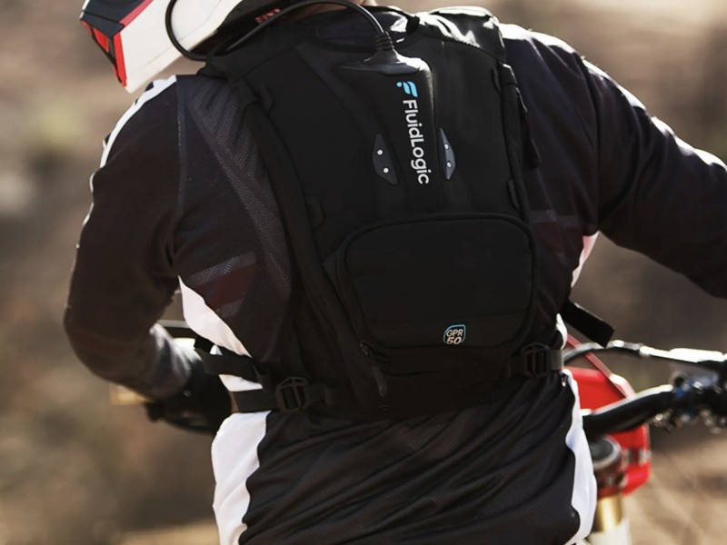    Умный рюкзак GPR50 напоминает о необходимости попить