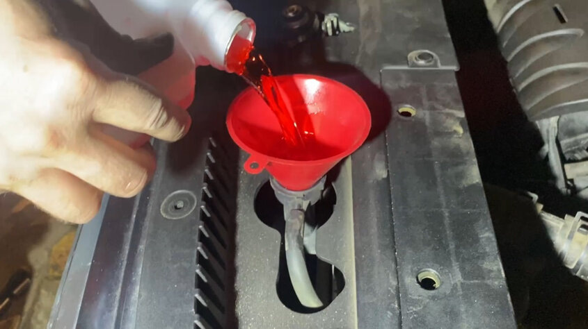 Как заменить антифриз: полное руководство для самостоятельной замены охлаждающей жидкости