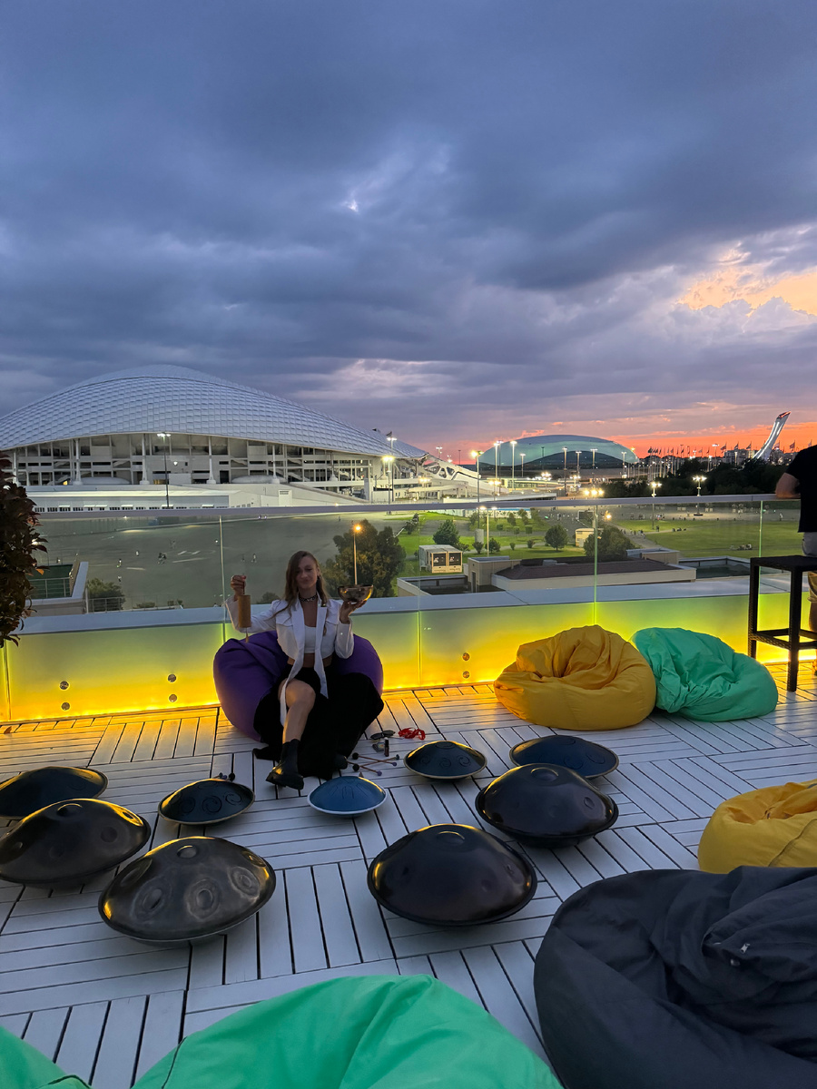 Мастер класс игры на хангах для сотрудников Сириуса. Тимбилдинг. 