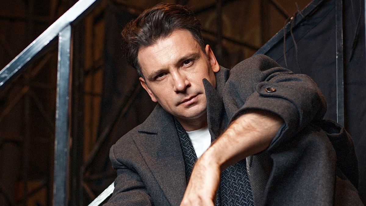 Антон Хабаров. Фото с сайта Вечерняя Москва: https://vm.ru/society/1209518-akter-anton-habarov-moya-babushka-rabotala-na-zavode