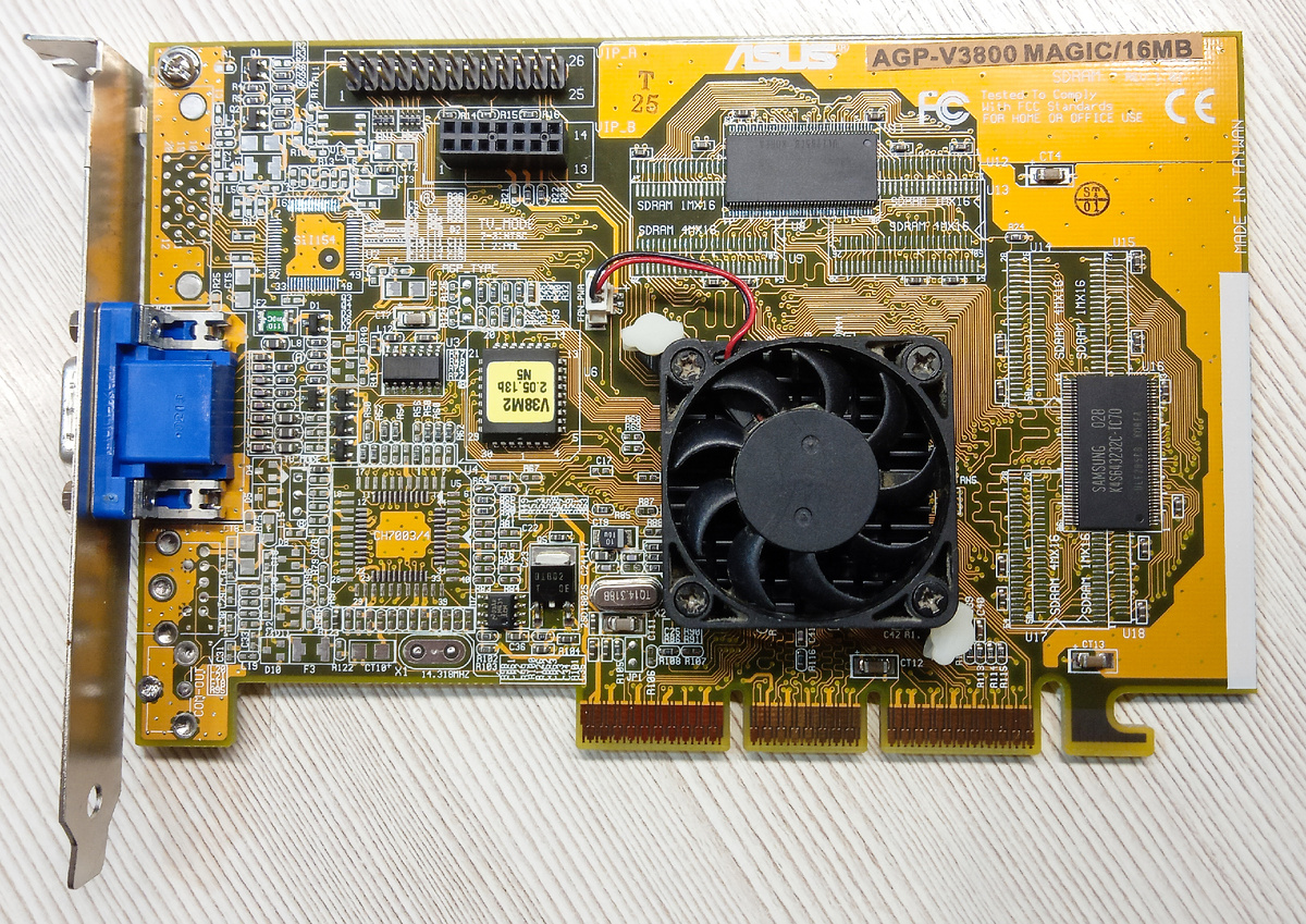 Видеокарта ASUS Riva TNT2 M64 16 Mb (вид спереди).