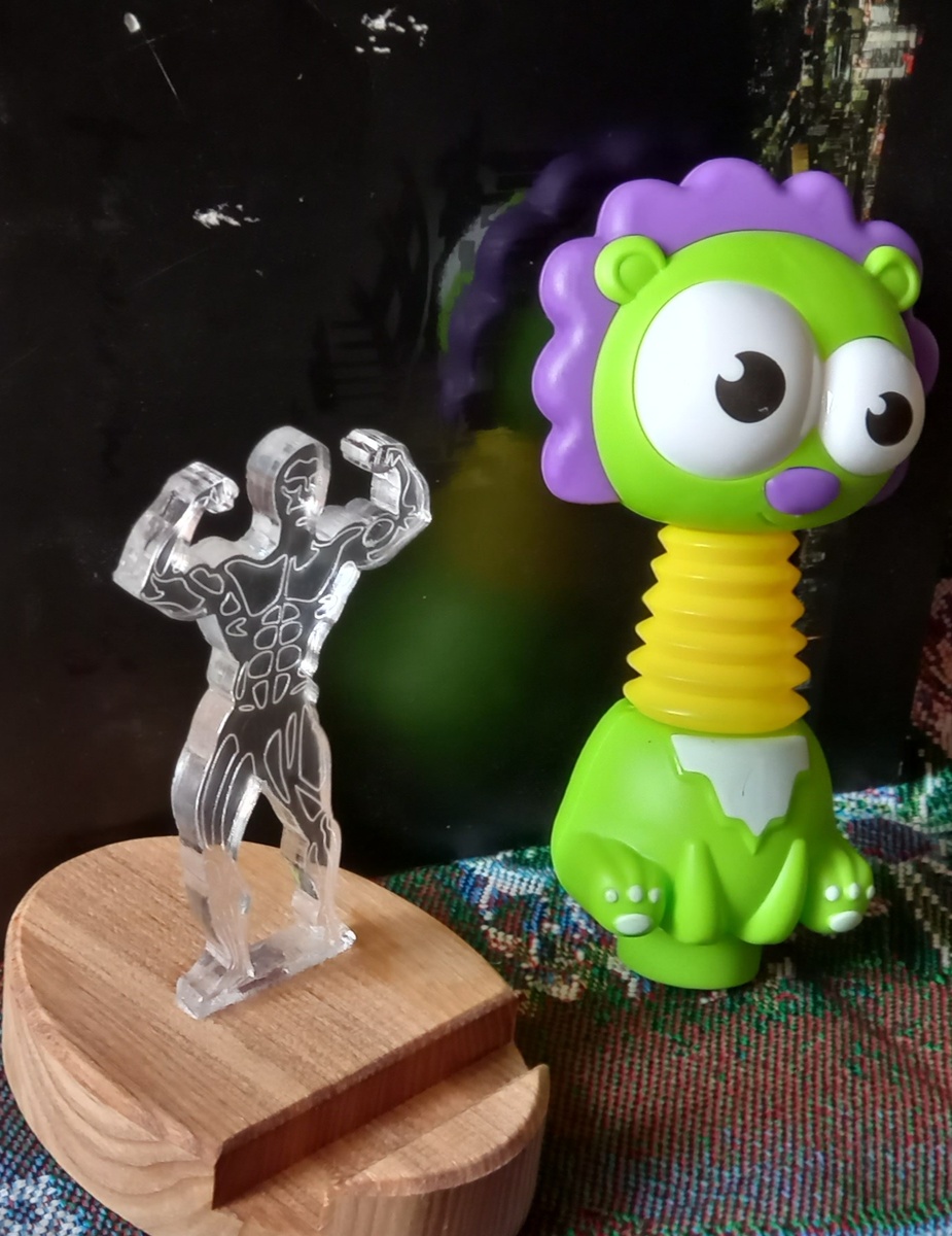 Геракл и Немейский Лев. В роли Льва - мой любимец - Ятрышник.