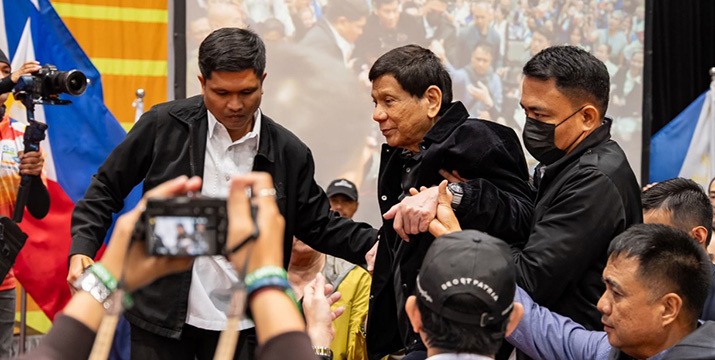 Арест Дутерте в аэропорту.
Фото: Getty Images