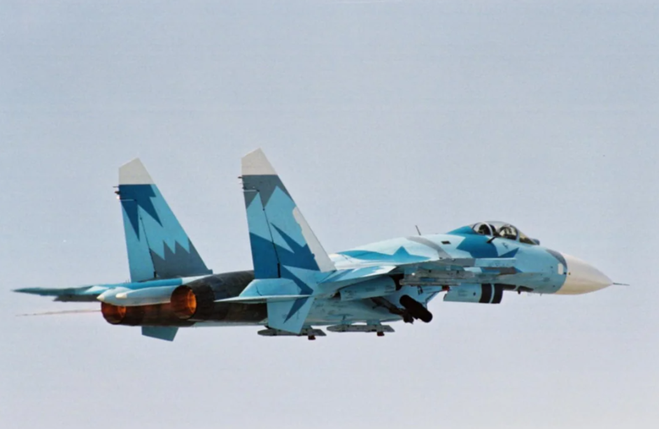 Су-27 ВВС Эфиопии. Четверть века назад они показали полное преимузщество над МиГ-29 ВВС Эритреи. Это была первая воздушная схватка лучших советских истребителей 4-го поколения. Фото ВВС Эфиопии