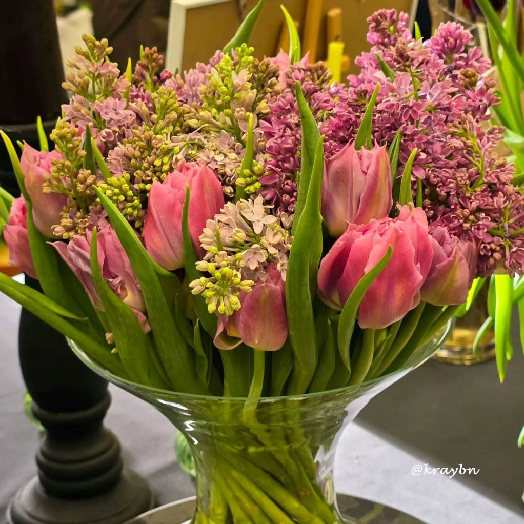 Букеты со свежими цветами бесподобные!