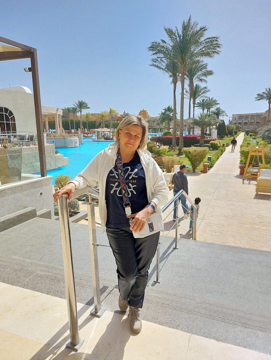 Мы прилетели - вид на территорию отеля от главного корпуса