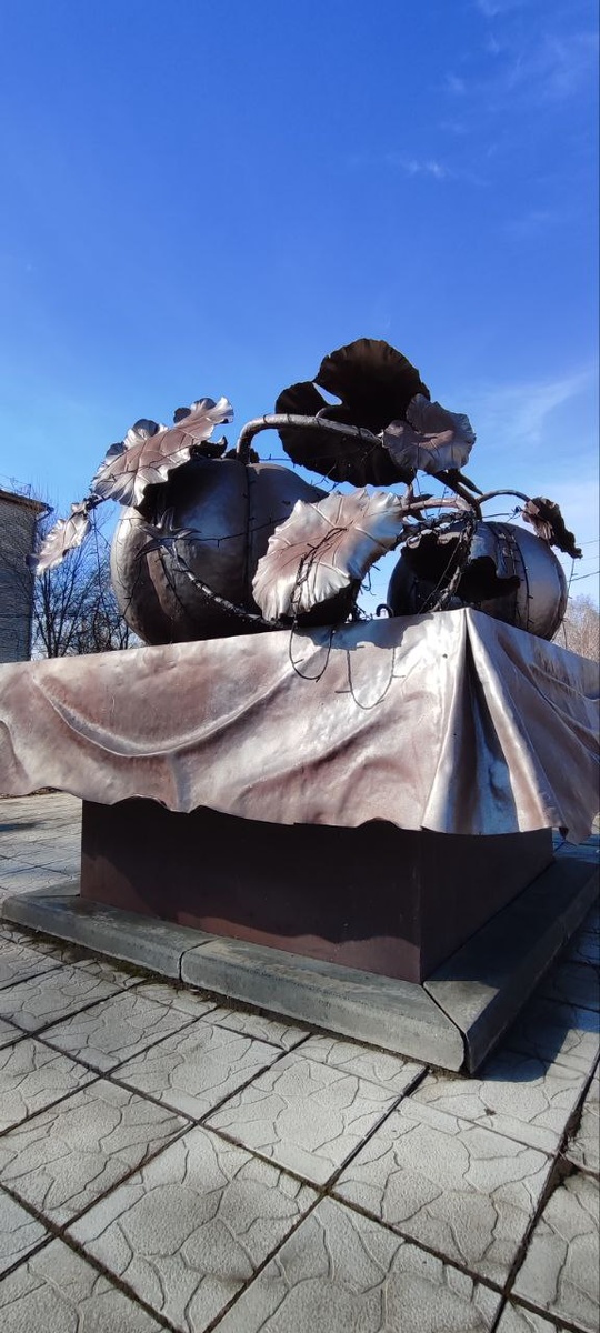 Памятник тыквам. Г Сенгилей