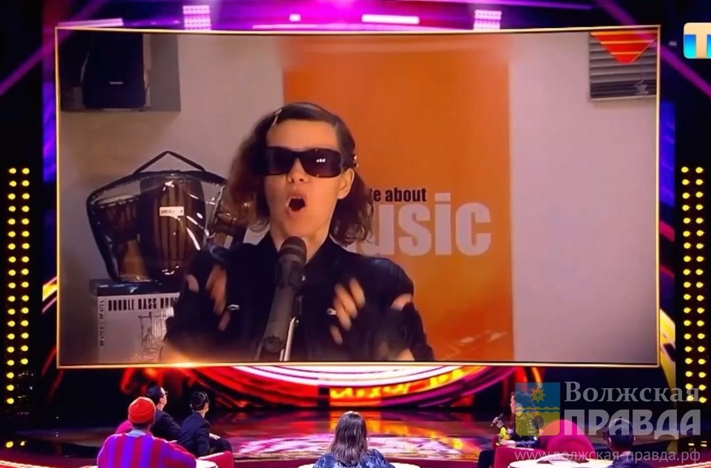 Ведущие и жюри смотрят клип Ариши Исхаковой на песню "Лабиринты судьбы"📷    С Киркоровым и «The Hаtters»: волжанка Ариша Исхакова засветилась сразу в пяти телепроектах
