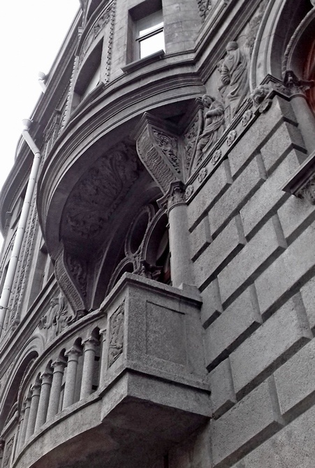 Фрагмент декора фасада /фото из личного архива, 2017/