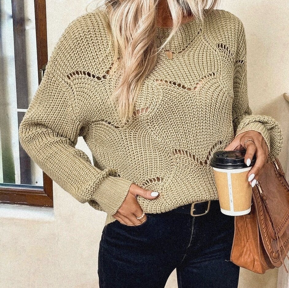 Оливковый джемпер с ажурными галочками