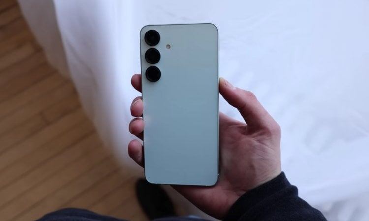    Мощная модель для любителей компактных смартфонов. Фото: Mike O’Brien