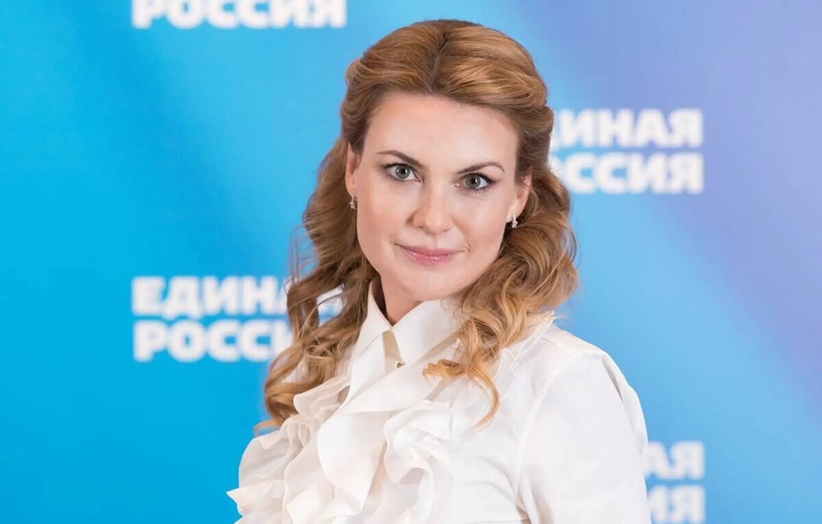 Вот такая симпатичная Дарья Лантратова. Сенатор...