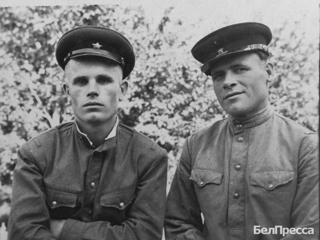 Николай Цуканов (справа) прослужил в армии более семи лет / Фото: Алексей Дацковский