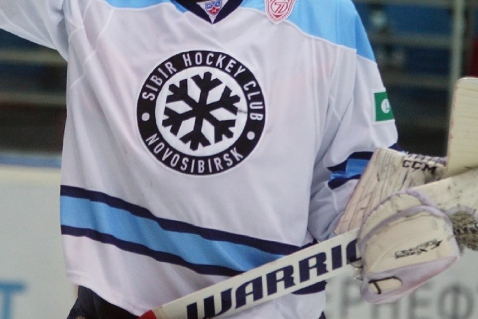    ХК «Сибирь» обыграла «Торпедо» со счетом 3:2. Алексей БУЛАТОВ
