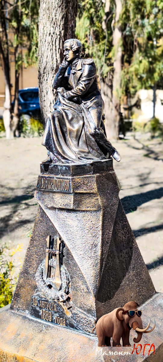 Михаил Юрьевич конечно же не первый в череде памятников, но кого же еще поставить в оглавлениии?))