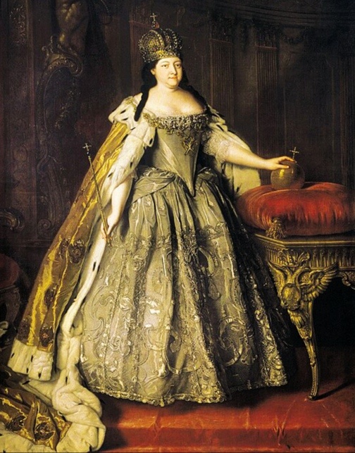 Источник: wikipedia.org Пару слов скажем здесь и об Анне Иоанновне (1730-1740). Иностранцы отмечают ее набожность, ежедневные походы в церковь и поездки по святым местам. С другой стороны все её благочестие было внешним, и внешняя набожность не смогла смягчить политики. Ее правление - это правление и Бирона. Иностранцы отмечают, что она настолько доверяла ему, что даже не подозревала, скольких людей он без ее ведома сослал. 