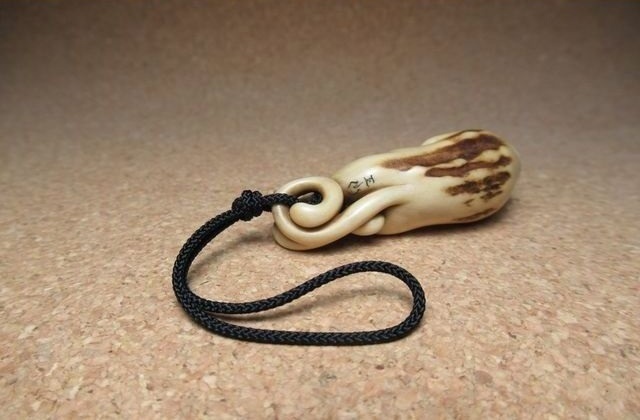 Крепление шнура.