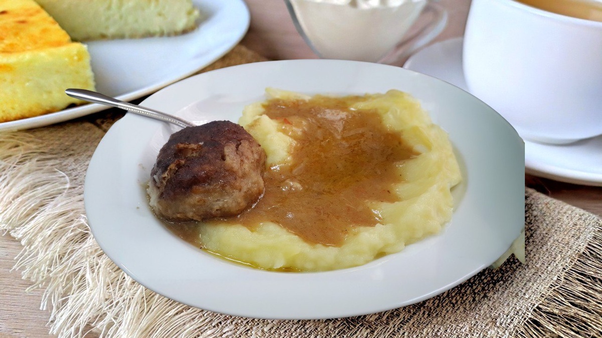 Но советский общепит — это не только про еду. Это ещё и попытка освободить женщин от "кухонного рабства"