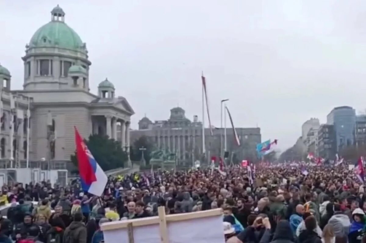    Число участников протестов в Белграде превысило 100 тысяч