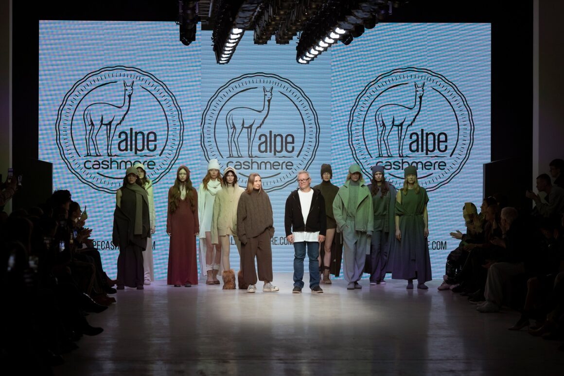    фото Мария Рудник https://marinarudnik.ru/. показ Alpe Cashmere Freedom Strength Beauty