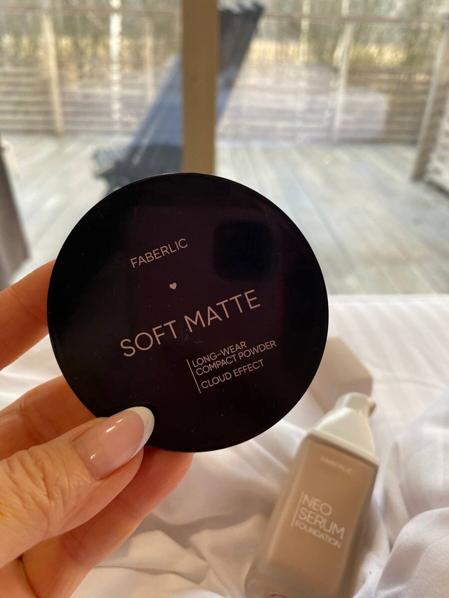 Стойкая компактная пудра Soft Matte