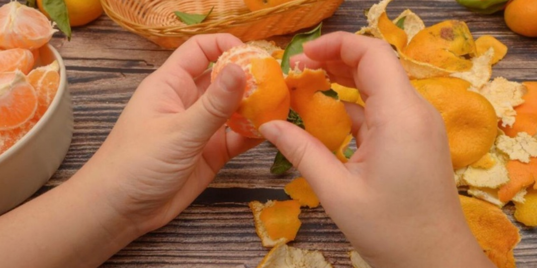 Мандариновые корки не выкидываю, а заливаю уксусом: Самые удивительные и полезные советы для дома