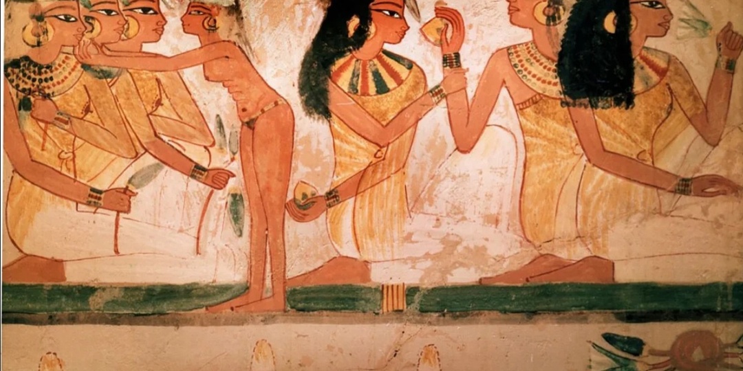 Татуировки, сбритые брови и ядовитые поцелуи: как жилось женщинам в Древнем Египте