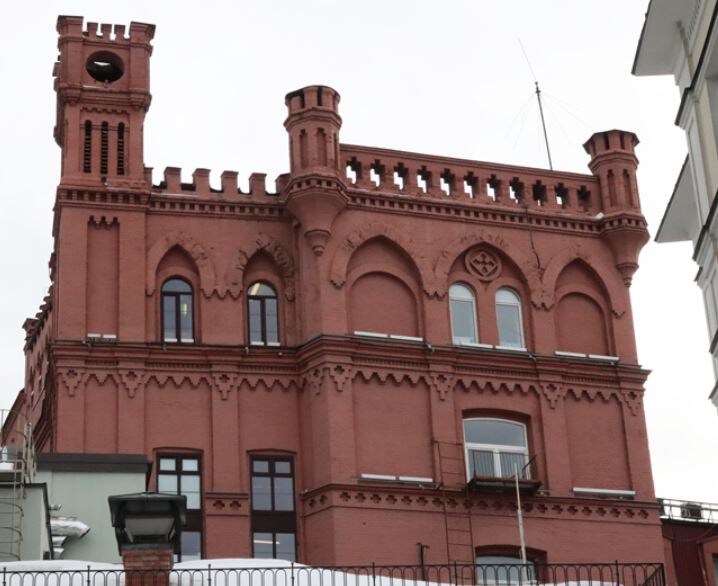 Вид на аптеку Феррейна с обратной стороны.