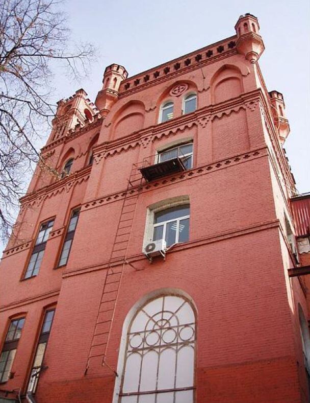 Вид на аптеку Феррейна с обратной стороны.