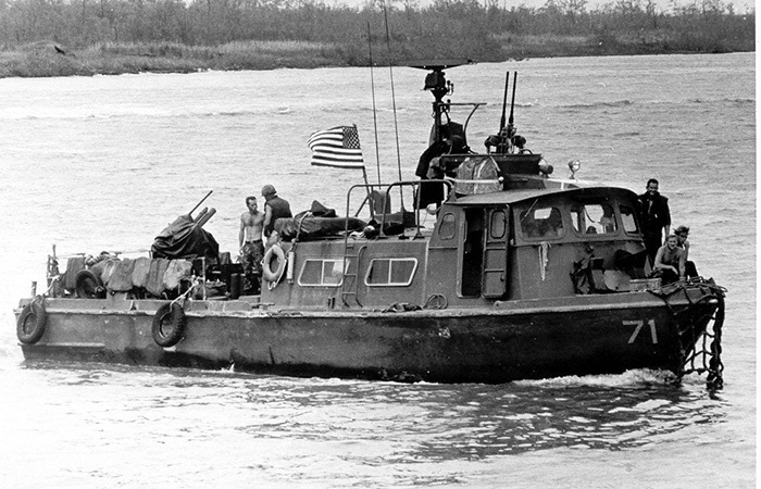 На корме катера./ Фото: pewpewpew.work