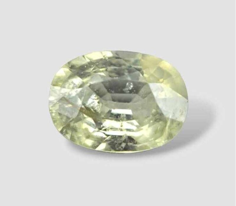 Сапфир с эффектом смены цвета при дневном освещении, Танзания, масса 2,94 ct, огранка овал, размер 10,3*7,3*4,5 мм, стоимость 41400 рублей.