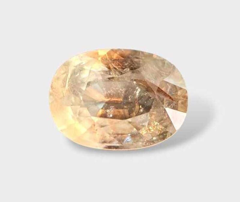 Тот же камень при искусственном освещении.